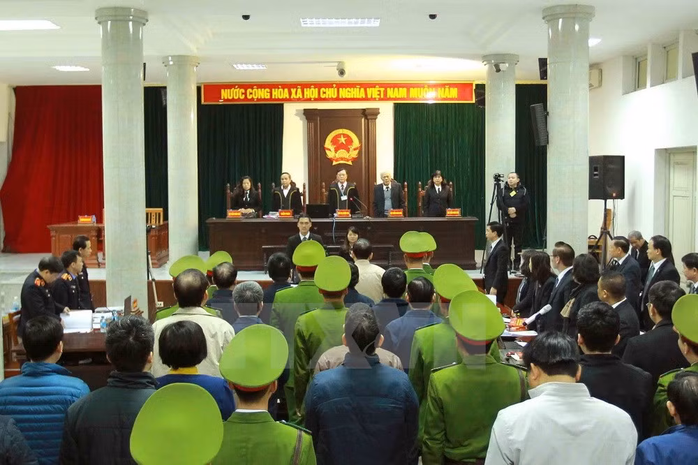 Toàn cảnh bên trong phiên tòa xét xử sáng nay. Ảnh: TTXVN.