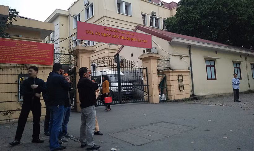 Sáng nay (24/1), TAND TP Hà Nội mở phiên tòa xét xử sơ thẩm bị cáo Trịnh Xuân Thanh - nguyên chủ tịch HĐQT Tổng công ty cổ phần Xây lắp dầu khí Việt Nam (PVC) cùng 7 đồng phạm trong vụ “Tham ô tài sản” xảy ra tại Công ty cổ phần bất động sản Điện lực Dầu khí Việt Nam (PVP Land).