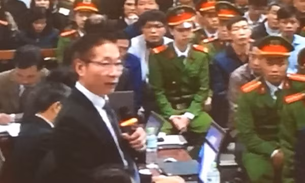 Luật sư "gợi ý đổi tội cho bị cáo".