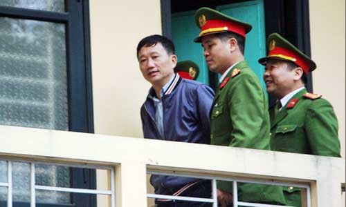 Trịnh Xuân Thanh trong phiên xử vụ án "Cố ý làm trái quy định của Nhà nước về quản lý kinh tế gây hậu quả nghiêm trọng" và "Tham ô tài sản" xảy ra tại PVN và PVC diễn ra từ ngày 8/1.