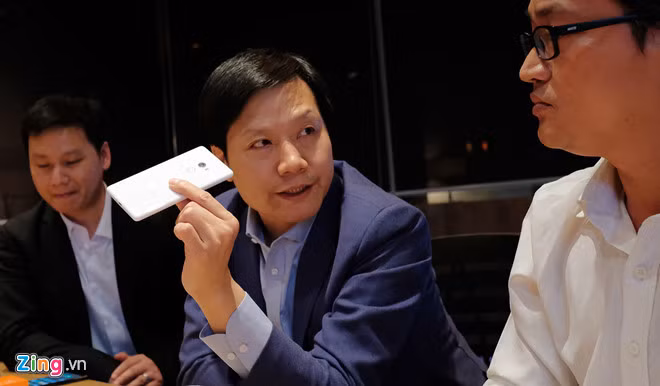 CEO Lei Jun của Xiaomi tại buổi ra mắt Redmi 5A. Ảnh: Duy Tín.