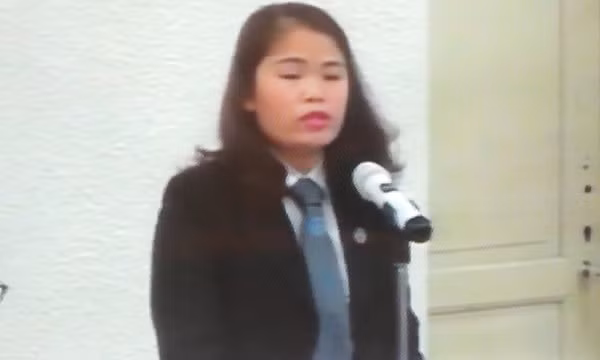 Luật sư Hằng tại phiên tòa sáng nay.