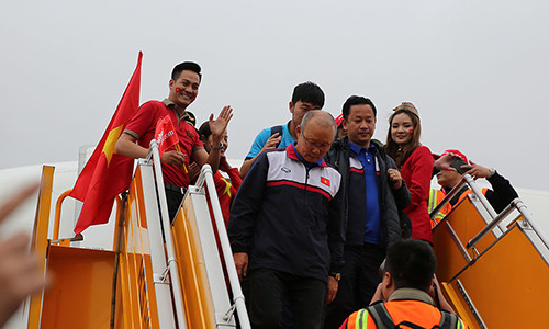 Hình ảnh đội tuyển U23 Việt Nam trên chuyến phi cơ của Vietjet đến sân bay Nội Bài. Ảnh: VTC.