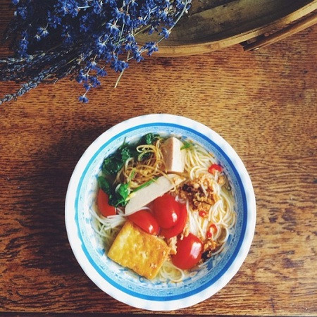 Món bún riêu là sự kết hợp hoàn hảo của nhiều loại nhiên liệu trong đó có hải sản, khiến bạn không thể cưỡng lại được món ăn tuyệt vời này.