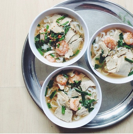 Trong khi Phở là món ăn truyền thống nổi tiếng ở Hà Nội thì món Hủ tiếu Nam Vang là món ăn đặc trưng của Sài Gòn.