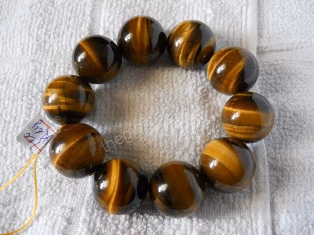 Loại đá quý hợp vận với người sinh ngày 25/3 là ngọc lam, đá mắt mèo và đá mắt hổ.