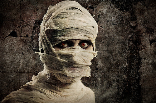 Xác ướp đầu tiên được phát hiện tại Nam Phi lần đầu được tiến sĩ Johan Binneman phát hiện vào năm 1999. Xác ướp này được giới chuyên gia đặt tên là Moses. Theo ước tính, xác ướp này khoảng 2.000 năm tuổi.