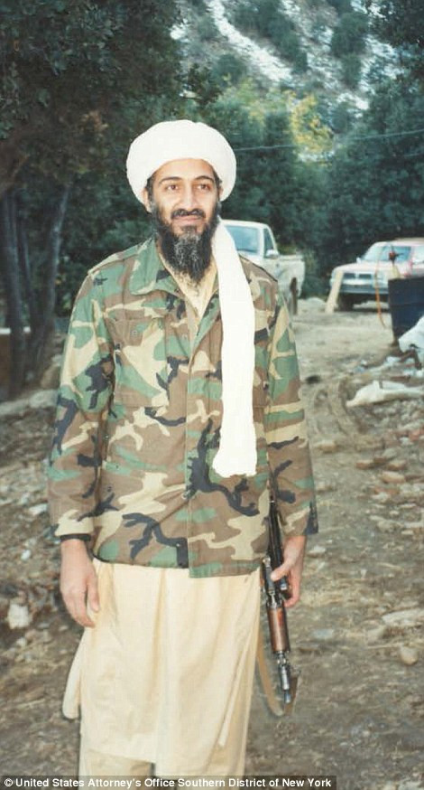 Osama Bin Laden thường mang theo một khẩu súng bên mình khi đi ra ngoài. Al-Fawwaz giúp bin Laden thực hiện cuộc phỏng vấn đầu tiên trên truyền hình với các phóng viên của CNN vào năm 1997.