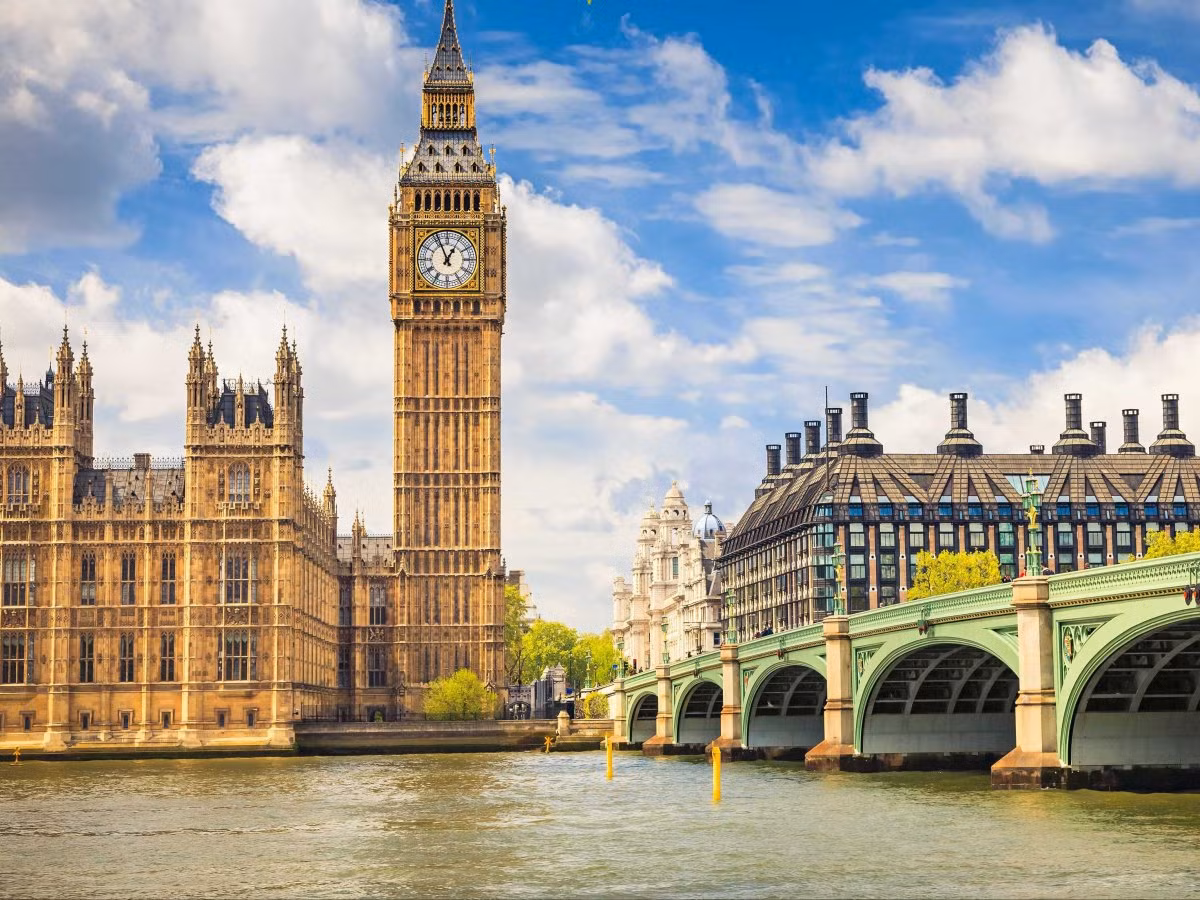 London, Anh cũng có mặt trong danh sách những điểm đến hấp dẫn nhất thế giới năm 2015 do du khách bình chọn.