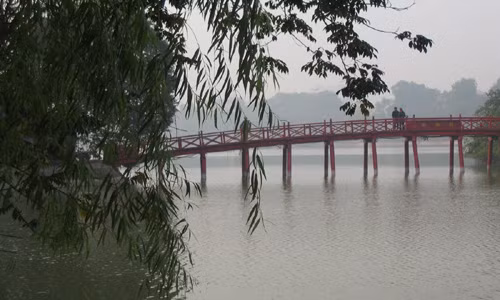 Theo đó, Hà Nội xếp ở vị trí thứ tư trong top 10 điểm đến hấp dẫn du khách nhất năm 2015. Danh sách này dựa trên sự đánh giá và xếp hạng số lượng và chất lượng của du khách đối với các khách sạn, nhà hàng và điểm tham quan của các thành phố trên thế giới trong thời gian 12 tháng.