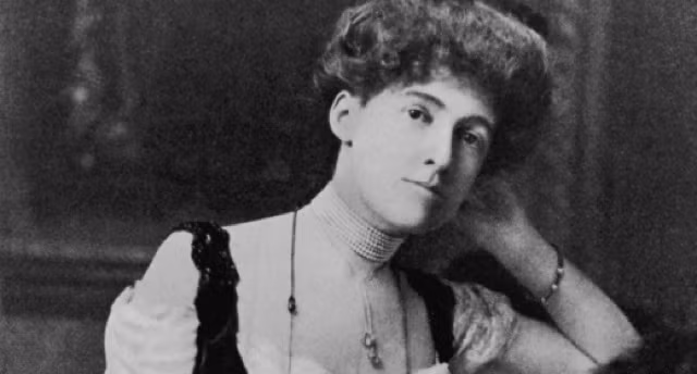 Edith Wharton là phụ nữ đầu tiên giành giải Nobel về Văn học với tác phẩm The Age of Innocence (Thời thơ ngây) vào năm 1921.