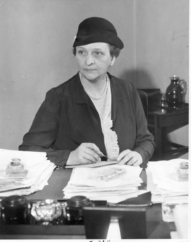 Frances Perkins là thành viên nữ đầu tiên trong nội các tổng thống Mỹ năm 1933 khi giữ chức Bộ trưởng Lao động từ năm 1933–1945.