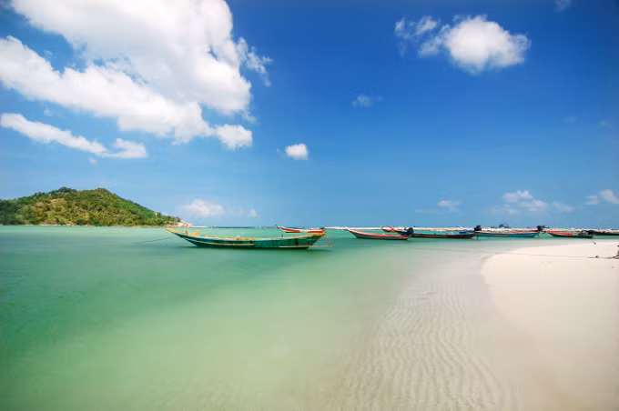 Kế đến là bãi biển Haad Rin Beach, Koh Phangan, Thái Lan.