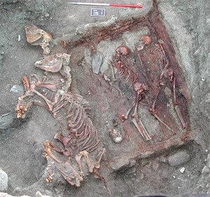 Thêm vào đó, nhóm nhà khảo cổ người Mỹ và Anh đã tìm ra một khu chôn cất người Sauromatian sống vào thời kỳ từ thế kỷ 6 - 4 TCN.
