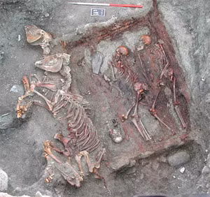 Thêm vào đó, nhóm nhà khảo cổ người Mỹ và Anh đã tìm ra một khu chôn cất người Sauromatian sống vào thời kỳ từ thế kỷ 6 - 4 TCN.