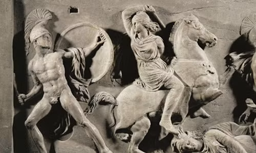 Cụ thể, các chuyên gia tìm thấy những ngôi mộ của các nữ chiến binh Amazon. Nhiều bộ xương của được tìm thấy có dấu vết của những trận chiến tàn khốc cũng như được chôn cất cùng vũ khí của họ.