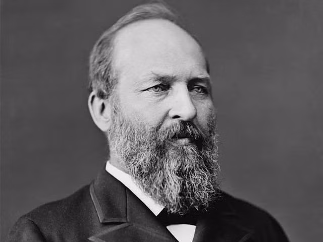 Tổng thống thứ 20 trong lịch sử Mỹ James Garfield cầm quyền chưa đến một năm trong nhiệm kỳ Tổng thống thì bị ám sát. Tốt nghiệp tại Williams College, Tổng thống Garfield có chỉ số IQ là 148.