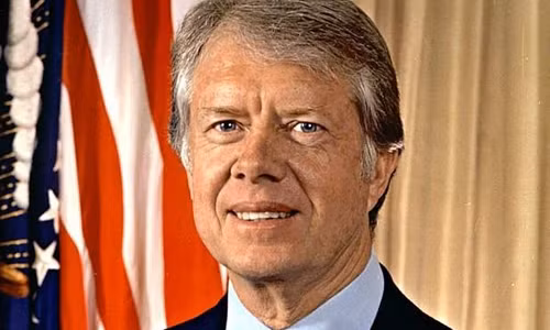 Tổng thống thứ 39 trong lịch sử Mỹ Jimmy Carter nhiệm kỳ 1977 - 1981 có chỉ số IQ là 153. Ông chủ Nhà Trắng này đã giành giải Nobel Hòa bình năm 2002 nhờ nỗ lực thúc đẩy quyền con người trên thế giới.