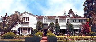 Sau cái chết của bà, nhiều chủ sở hữu mới của ngôi nhà trên cho hay, các cửa sổ bị vỡ kính, tiếng nói lạ phát ra từ căn gác không có người sử dụng hay những đồ vật di chuyển từ chỗ này tới chỗ khác...