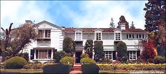 Sau cái chết của bà, nhiều chủ sở hữu mới của ngôi nhà trên cho hay, các cửa sổ bị vỡ kính, tiếng nói lạ phát ra từ căn gác không có người sử dụng hay những đồ vật di chuyển từ chỗ này tới chỗ khác...