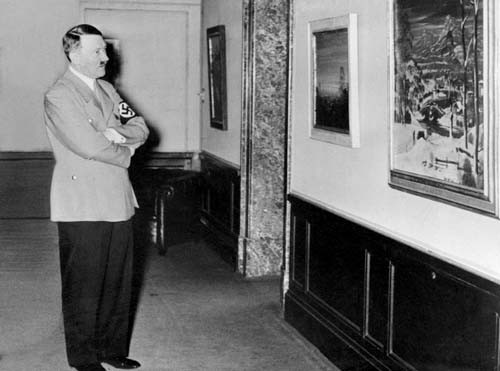 4. Không phải ai cũng biết trước khi trở thành nhà độc tài khét tiếng, trùm phát xít Hitler từng là một họa sĩ.