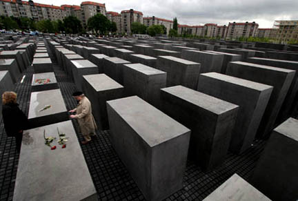 Đây cũng là công trình ghi dấu tội ác kinh hoàng của phát xít Đức đối với người Do Thái nói riêng và nhân loại nói chung.