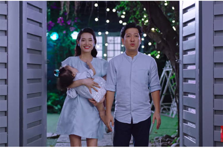 Trong video, Trường Giang hứa giải đáp mọi tin đồn trong đó có nghi vấn Nhã Phương sinh con. Ảnh: Phununews