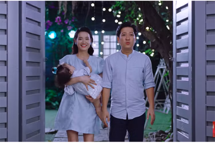 Trong video, Trường Giang hứa giải đáp mọi tin đồn trong đó có nghi vấn Nhã Phương sinh con. Ảnh: Phununews