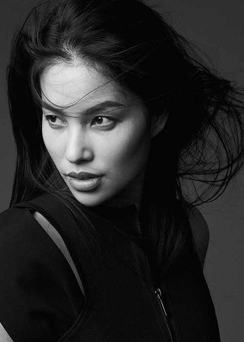 Người đẹp sinh năm 1991 khoe vóc dáng thon gọn khi tái xuất sau tin đồn mang bầu và sinh con ở xứ cờ hoa.