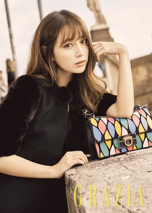 Tài cầm quân của HLV Park Hang Seo còn gây ấn tượng với 2 nữ diễn viên Lee Min Jung (trong ảnh) và Lee Da Hae. Ảnh: Vietnamnet