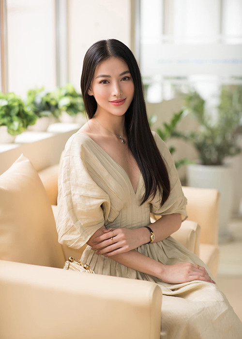 Năm 2018, Phương Khánh nổi lên nhờ giành hiệu Hoa hậu Trái đất.