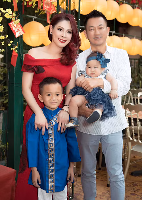 Mới đây, trong cuộc phỏng vấn trên Thế giới trẻ, ông xã của Thanh Thảo có nhiều chia sẻ về chuyện tình cảm. Theo đó, anh khẳng định anh không bao giờ để ý quá khứ của Thanh Thảo. Điều quan trọng đối với ông xã của Thanh Thảo là thời gian anh được bên vợ và cả hai sống tốt với nhau.