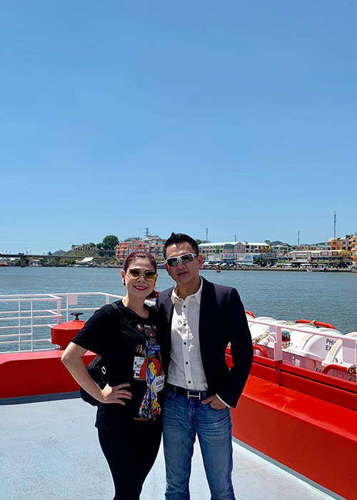 Mới đây, ông xã của Thanh Thảo mạnh tay chi 5 tỷ đồng để vợ làm liveshow kỷ niệm 25 năm ca hát.