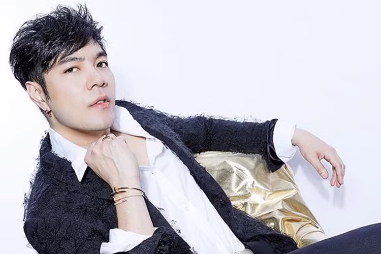 Bị dân mạng ném đá vì bênh vực Seungri giữa bão scandal nhưng Kong Karoon đến nay vẫn chưa gỡ bài chia sẻ của mình.