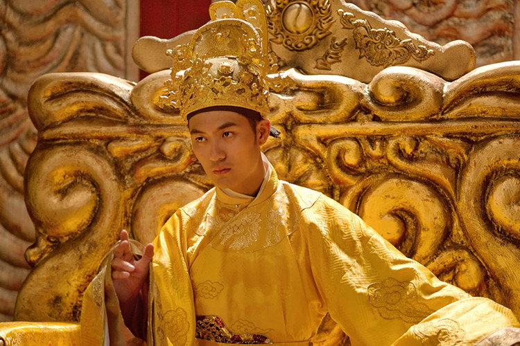 Đức Thành sinh năm 1995, từng lọt top 5 cuộc thi Vietnam's Next Top Model 2015. Gần đây, anh đóng vai hoàng thượng trong bộ phim điện ảnh "Trạng Quỳnh".