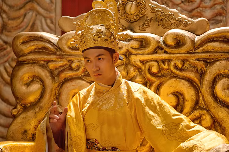 Đức Thành sinh năm 1995, từng lọt top 5 cuộc thi Vietnam's Next Top Model 2015. Gần đây, anh đóng vai hoàng thượng trong bộ phim điện ảnh "Trạng Quỳnh".