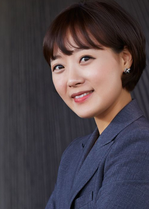 Dù còn trẻ nhưng Kang Kyung Yoon cam đảm đứng lên phơi bày sự thật sau thời gian điều tra và tìm bằng chứng. Hiện, cô là phóng viên của tờ SBS funE. Ảnh: SBS