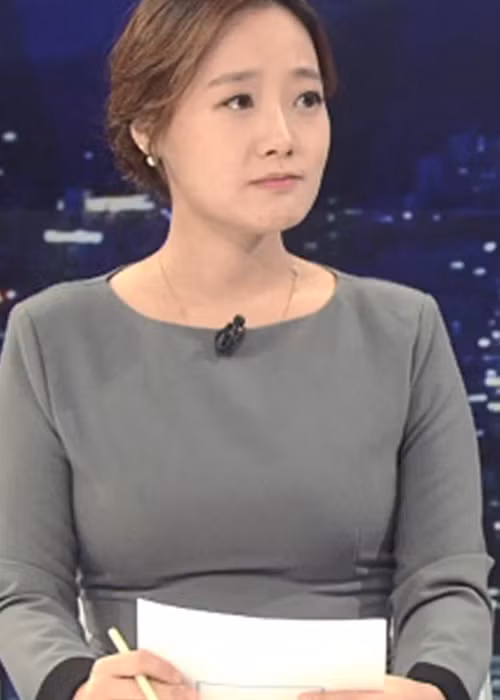 Ngoài môi giới mại dâm, Seungri còn bị cáo buộc lập nhóm chat gồm 7 người chia sẻ các clip quay lén cảnh nhạy cảm. Ảnh: SBS