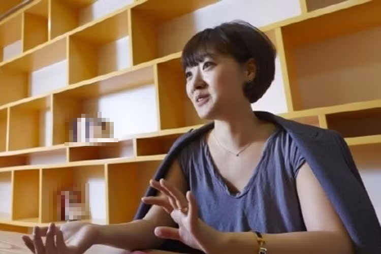 Trước khi tung ra tin nhắn cáo buộc Seungri, phóng viên Kang được đặt biệt danh là cô gái vàng của làng bóc phốt Hàn Quốc. Ảnh: Naver