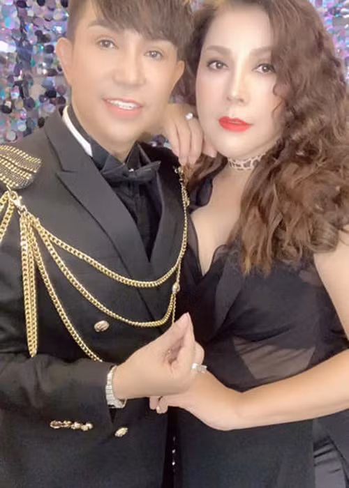 Nam ca sĩ tiết lộ thêm, anh đã cắt mí, nâng mũi và làm cằm cách đây 3 tuần. Ảnh: FBNV