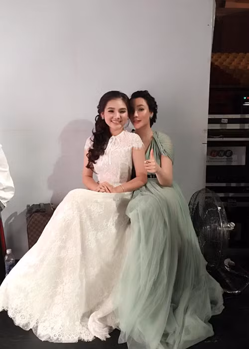 Nữ quán quân Nhân tố bí ẩn 2016 chính là học trò của nữ ca sĩ Hồ Quỳnh Hương.