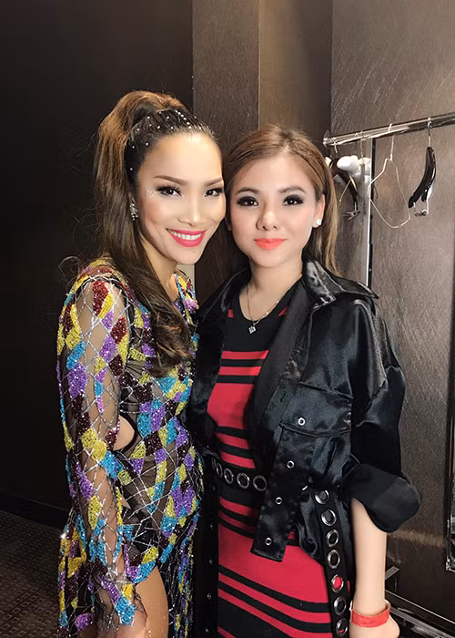 Theo thông tin, Minh Như sống xa bố mẹ từ bé, người thân thiết nhất của cô chính là bà ngoại.