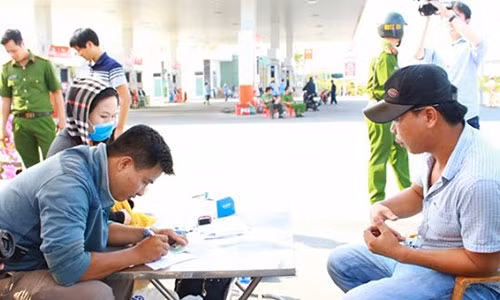 Bi CSGT phat hien duong tinh voi ma tuy, tai xe hot hoang noi chi uong thuoc dau bao tu-Hinh-2