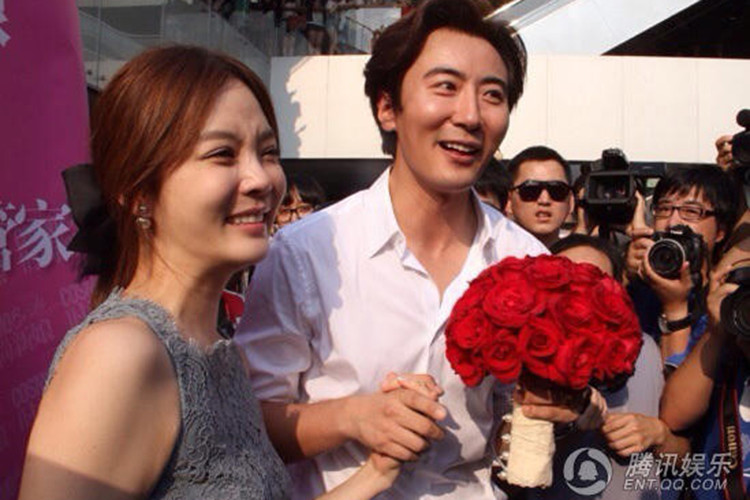 Chae Rim công khai hẹn hò Cao Tử Kỳ vào tháng 3/2014. Đến tháng 10 cùng năm, cặp đôi tổ chức hôn lễ. Ảnh: QQ