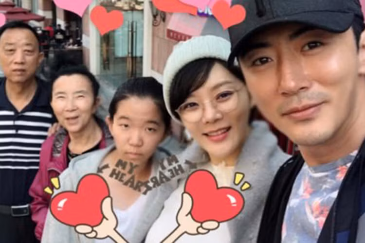 Sau khi mang thai, Chae Rim tập trung chăm sóc gia đình nhỏ. Về phía Cao Tử Kỳ, anh quan tâm đến vợ hơn trong thời gian cô bầu bí. Ảnh: Weibo