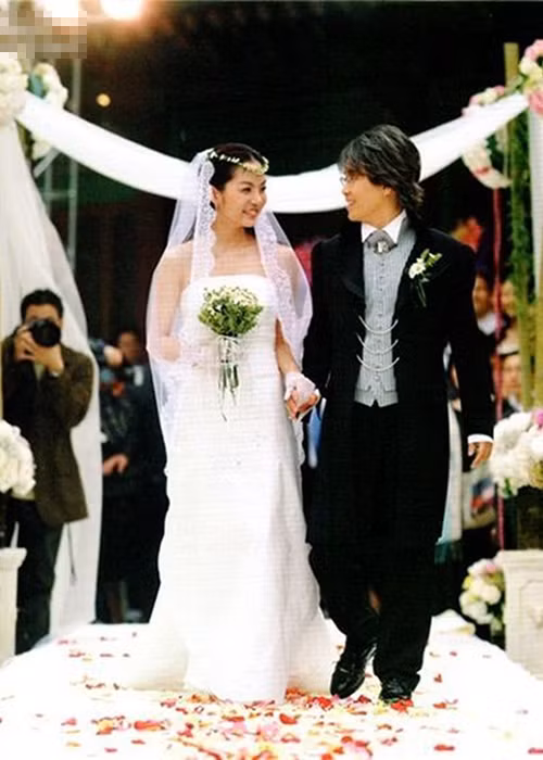 Năm 2003, “người tình” Jang Dong Gun kết hôn với nam ca sĩ Lee Seung Hwan, hơn cô 14 tuổi. Ảnh: Đời sống pháp luật