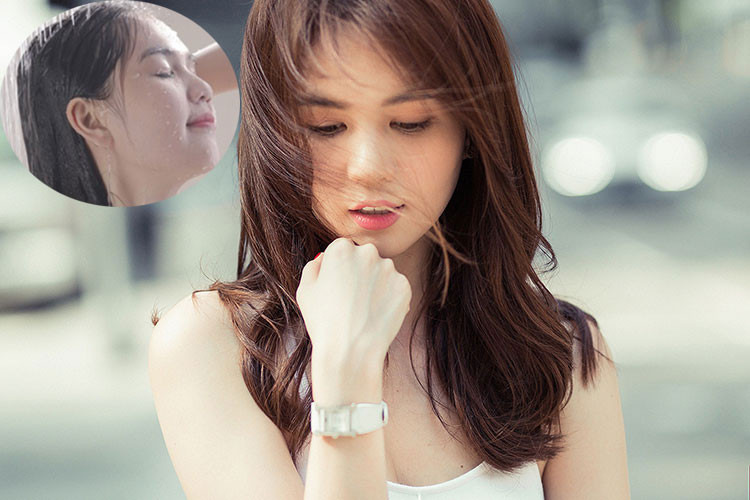 Năm 2014, clip quảng cáo sữa tắm của "nữ hoàng nội y" Ngọc Trinh bị chỉ trích có nhiều cảnh quay nhạy cảm. Ở một số cảnh quay, cả vòng 3 và nửa vòng 1 của Ngọc Trinh thậm còn lồ lộ trước ống kính. Ảnh: An ninh thủ đô