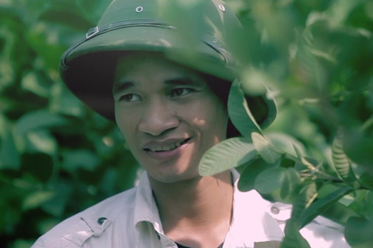 Hình ảnh Lệ Rơi xuất hiện trong MV "Kỷ niệm không vui" của Châu Khải Phong. Ảnh: Zing