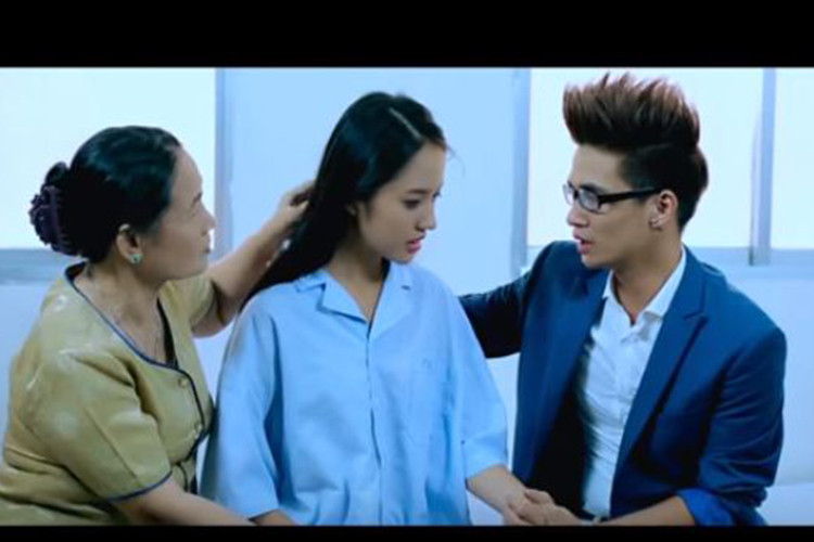 Lệ Rơi đã ôm mộng vào showbiz giống như nhiều hiện tượng mạng khác. Ảnh: Chụp màn hình