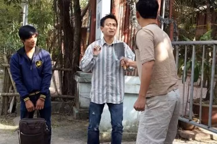 Trở thành hiện tượng mạng, Lệ Rơi liên tiếp làm khách mời các chương trình truyền hình như Cuộc sống thường ngày, Thông điệp cuộc sống, Tổ dân phố muôn năm. Ảnh: Healthplus